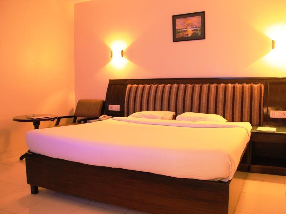 Treebo Trend Grand Plaza Nampally Hyderabad Luaran gambar