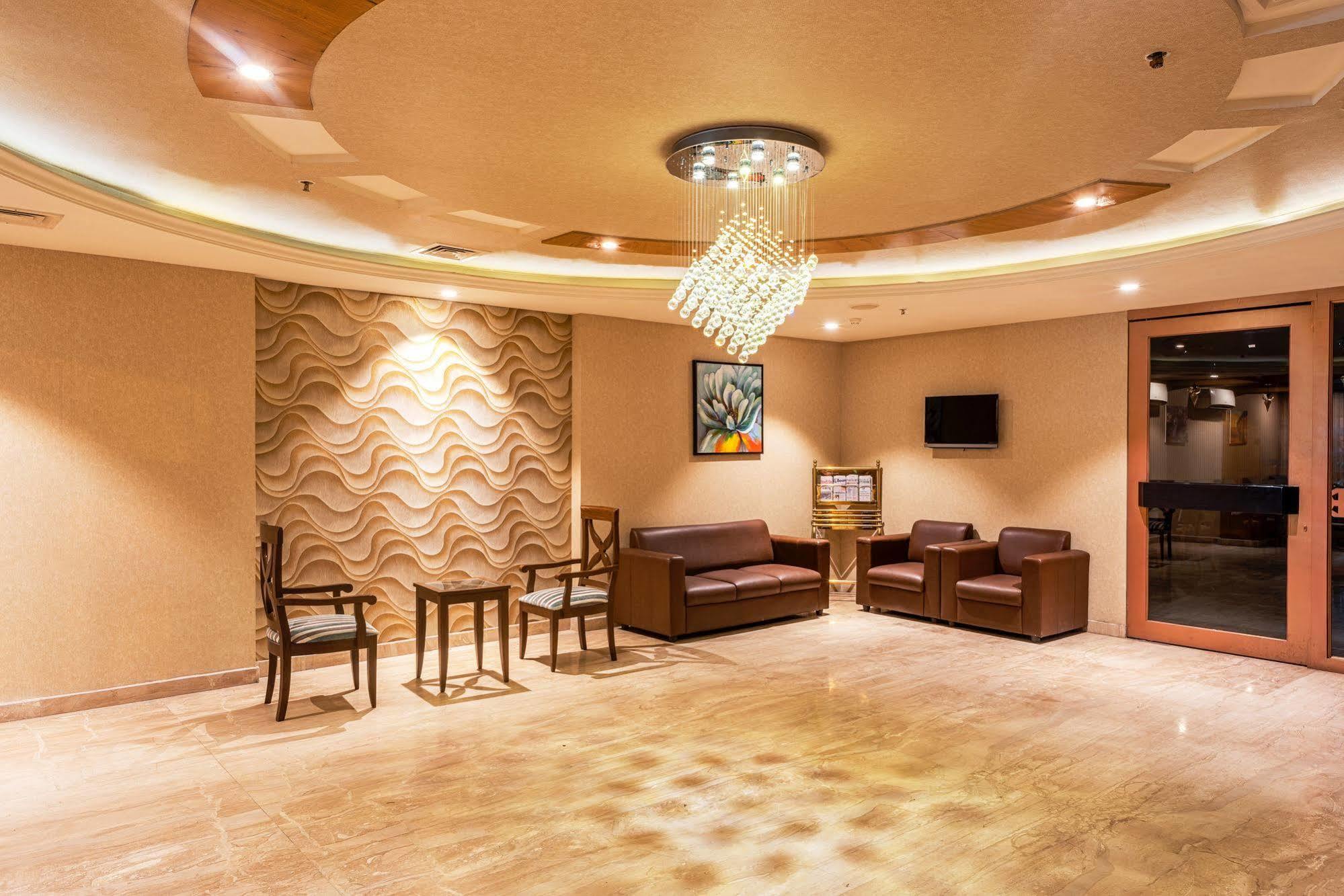 Treebo Trend Grand Plaza Nampally Hyderabad Luaran gambar
